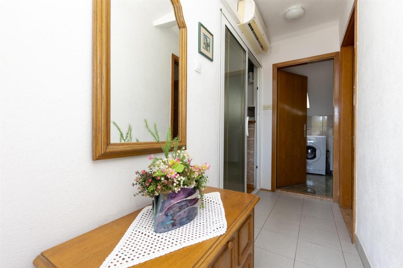 Apartment Ivanka Omiš Exteriör bild